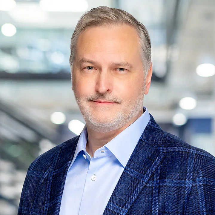 Official corporate portrait of Damian Kozlowski