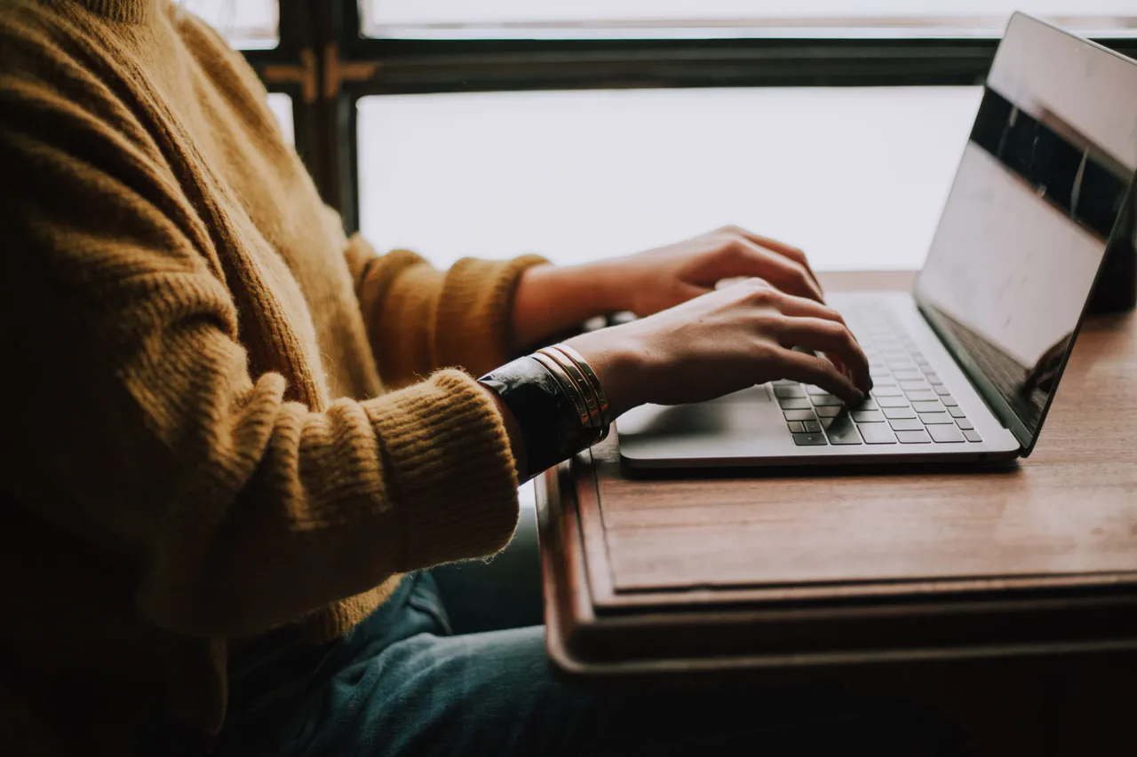 Runa's Cyber Week 2023 gift card data shows distinct UK and US merchant choices
