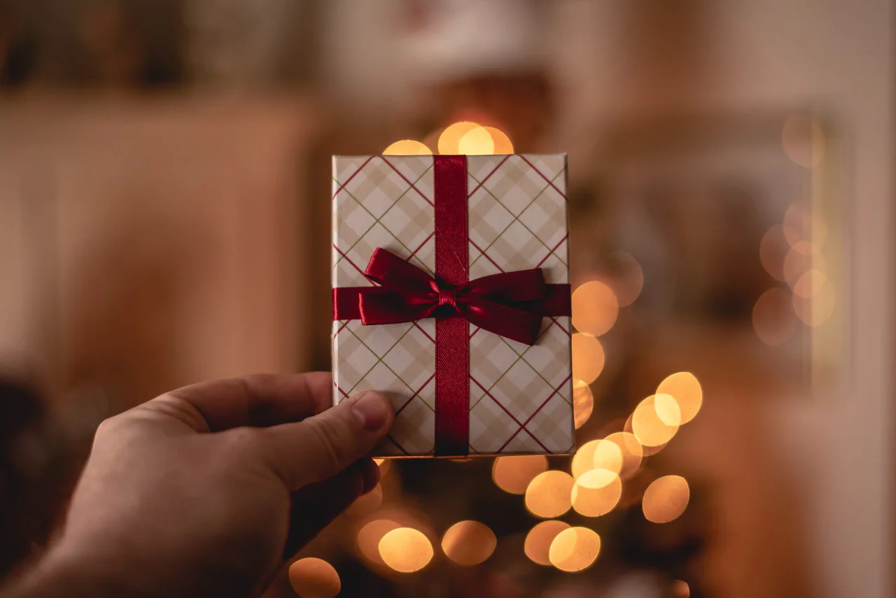 Source image for Millennials Prefer Virtual Gift Cards for Holiday Gifts, Research Finds